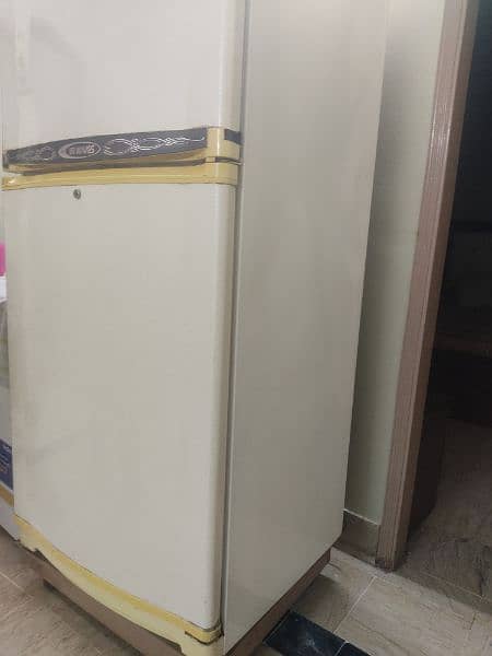 Fridge 18 cbft available for sale 1