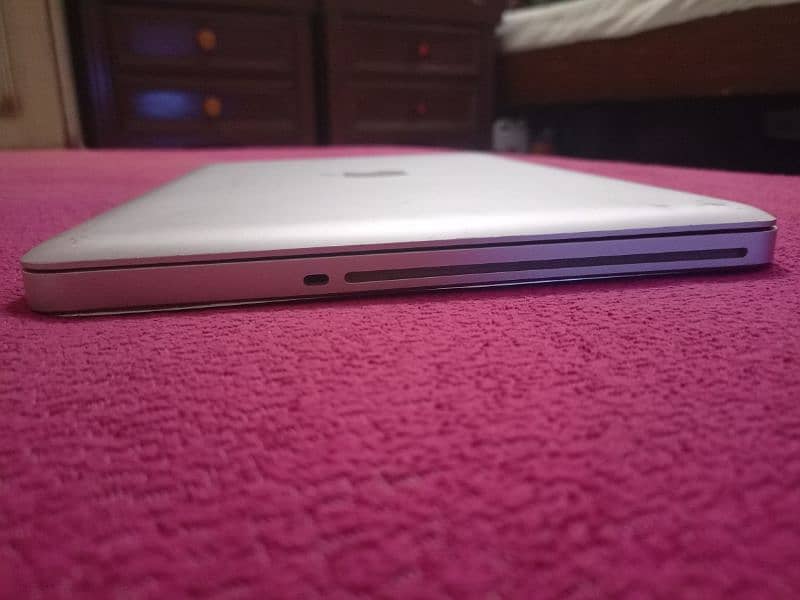 Apple MacBook Pro mid 2012 with 85W MagSafe Power Adapter 7