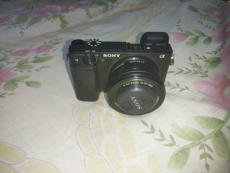 Sony a6400 mirrorless camera with 16-50mm Lens 1