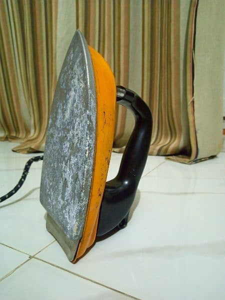 Vintage Morphy Richards Model 4111 Electric Iron 1960s (63 Year old) 1