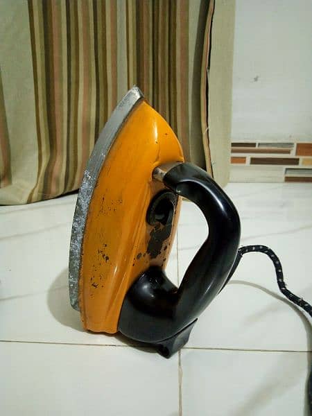 Vintage Morphy Richards Model 4111 Electric Iron 1960s (63 Year old) 2