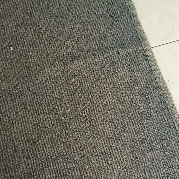 Black Rug in Good condition 1