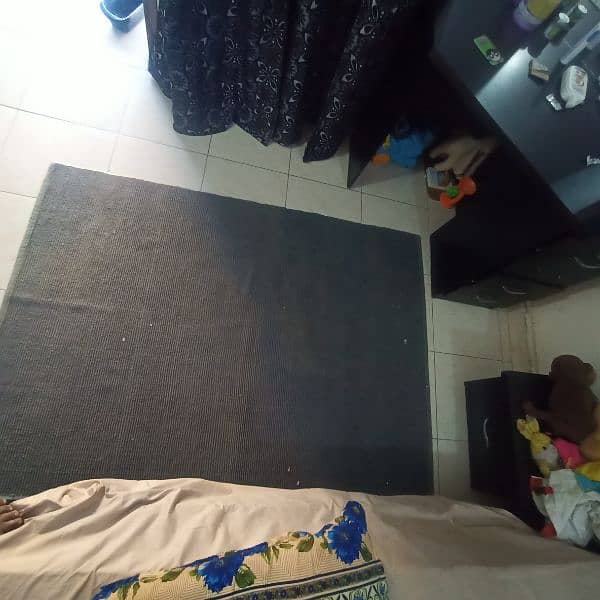 Black Rug in Good condition 3