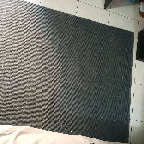 Black Rug in Good condition 5