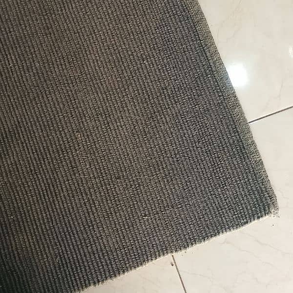 Black Rug in Good condition 7