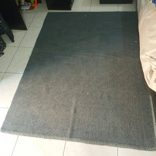Black Rug in Good condition 8