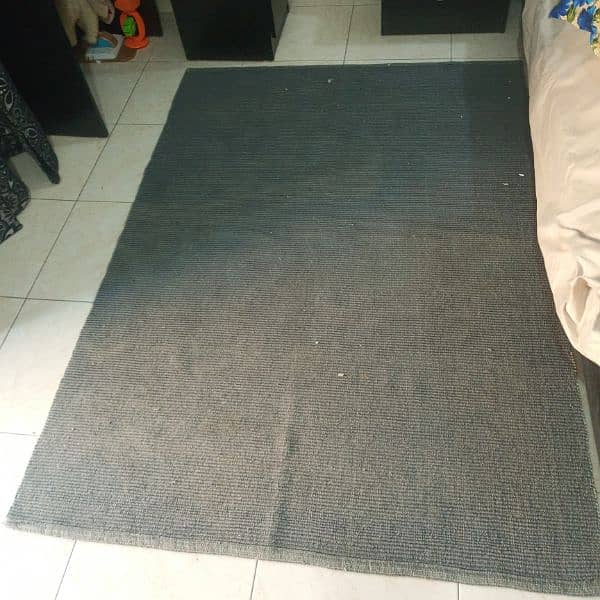 Black Rug in Good condition 9