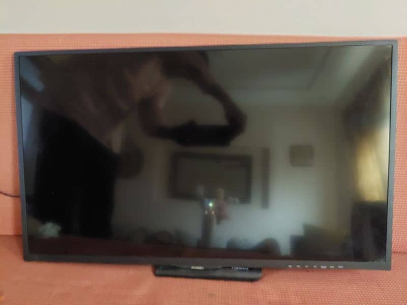 Nobel led tv simpal 32" A+ condition for sale. 1