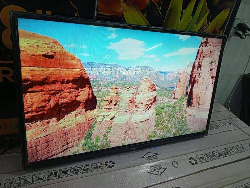 30 inch - Samsung Led Tv 4k Ultra HD Box Pack 03004675739 1