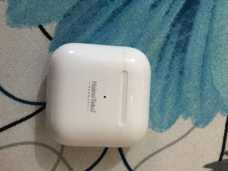 AirPods  good  condition 3