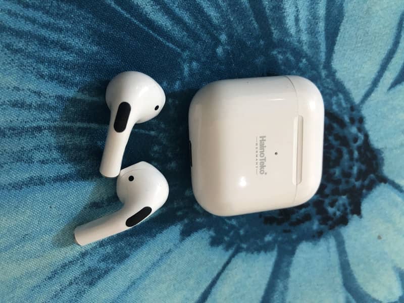 AirPods  good  condition 5