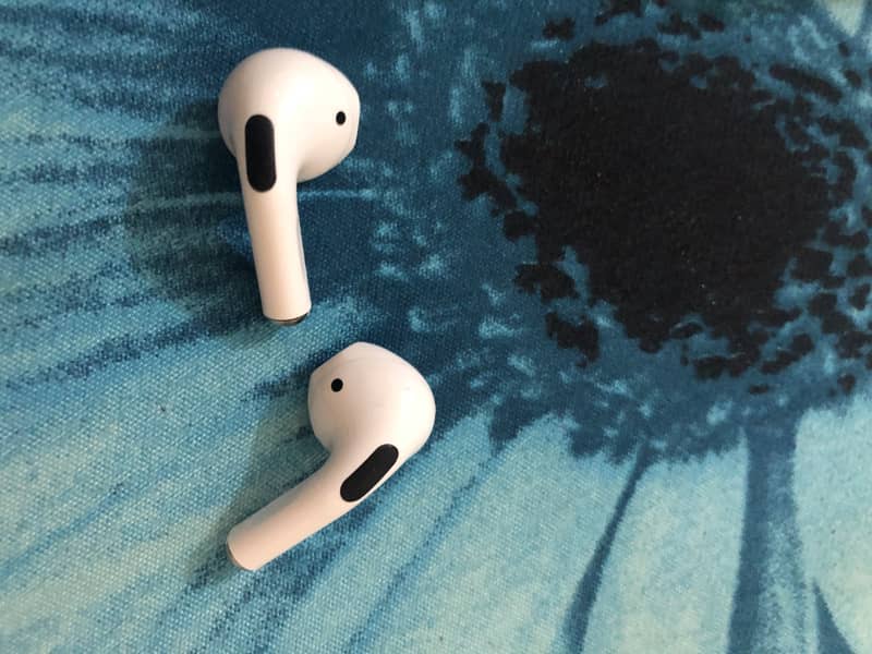 AirPods  good  condition 6