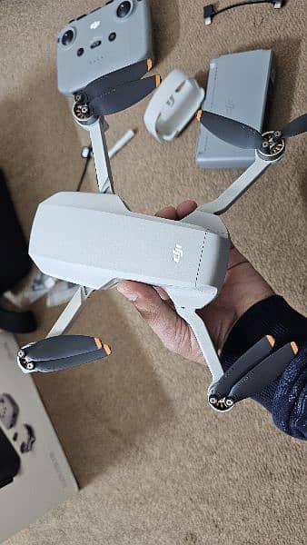 DJI Mavic Mini 2 FlyMoreCombo 3 batteries Like New 2