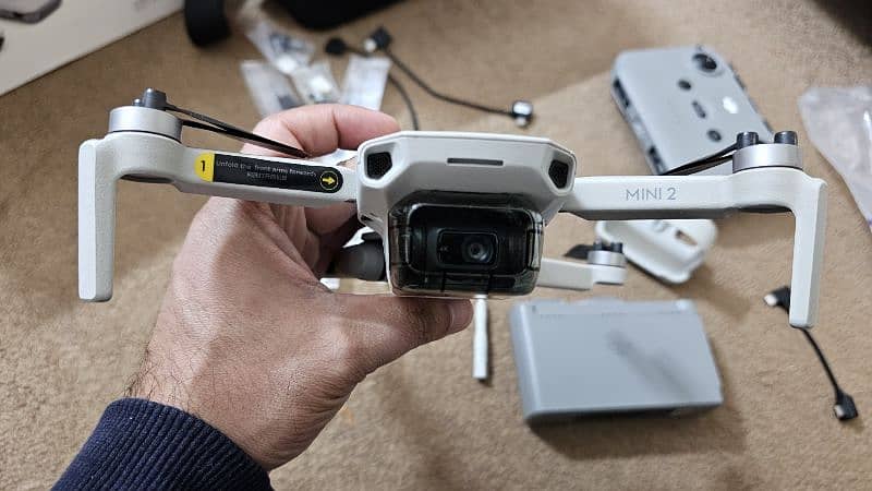 DJI Mavic Mini 2 FlyMoreCombo 3 batteries Like New 0