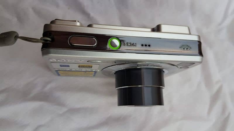 Sony Cybershot Camera (Made in Japan) 8