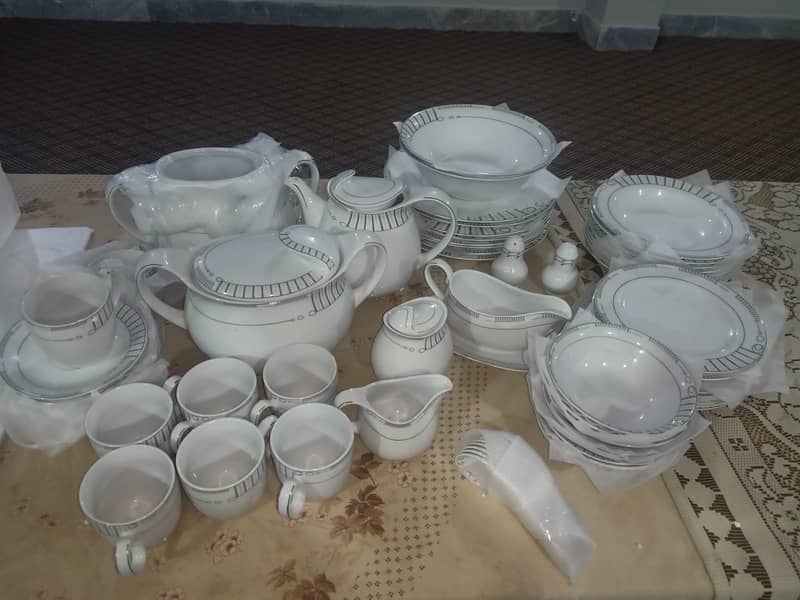 75 pcs brand new Dinner set 0