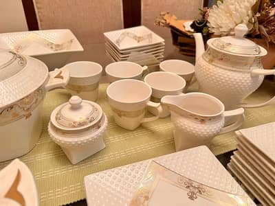 44 Piece Dinner set