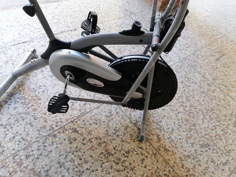 magnetic exercise cycle with 8 levels resistance in good quantities 3