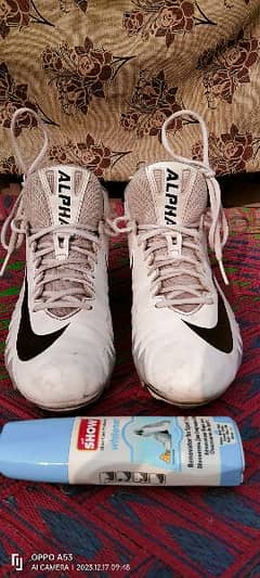ALPHA (Nike) stud football shoes, Size 10, With free Shoes Whitner