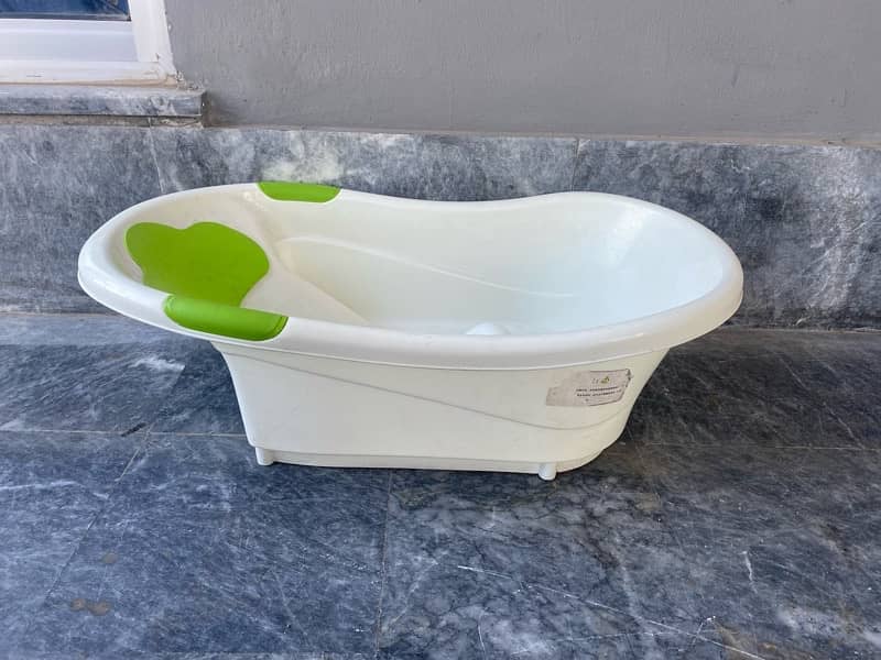 Baby bath hot sale tub olx