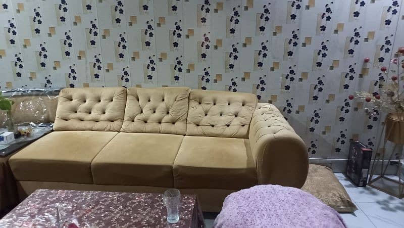 L shape sofa 6 seater with corner table molly foam used 1