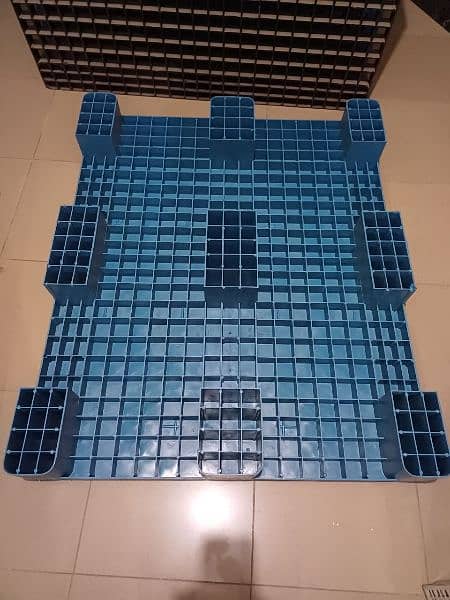 Plastic pallet 3