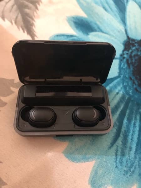 AirPods  in good condition 12