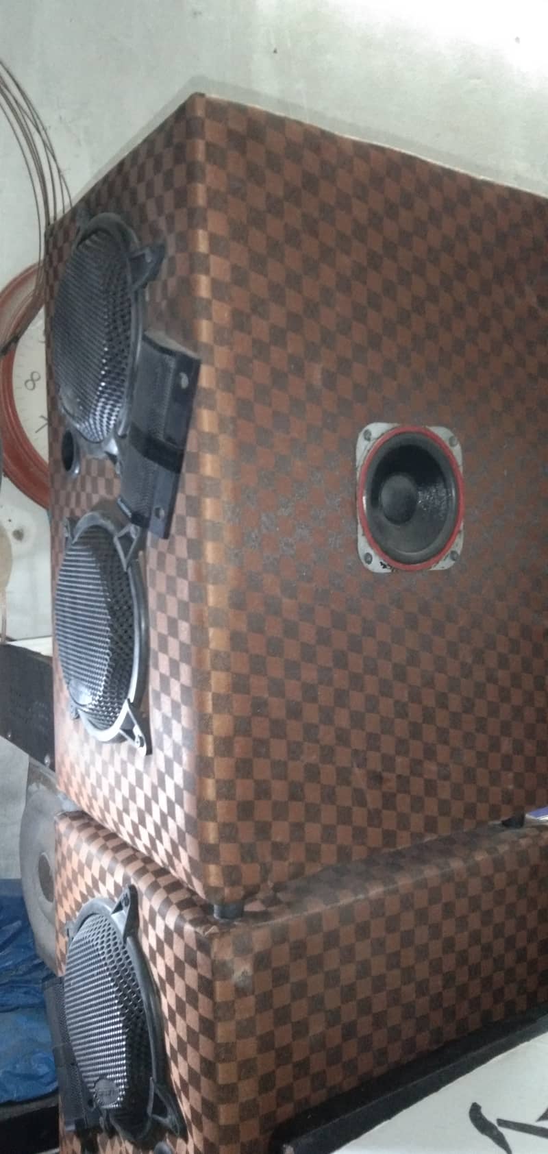 speakers is bast quality high Bass and trabal and twitter 4