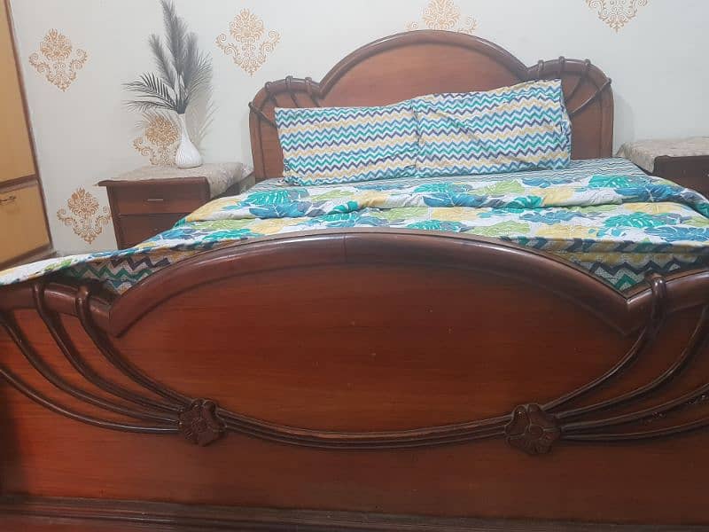 bed with 2 side tables 2