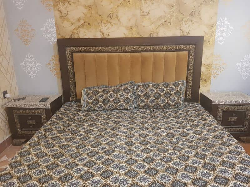 Bed with 2 side tables and matress 3