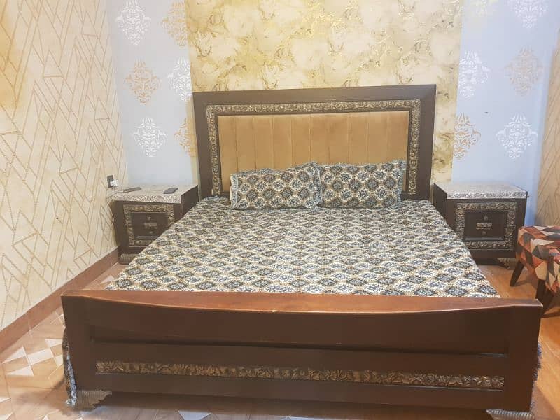 Bed with 2 side tables and matress 5