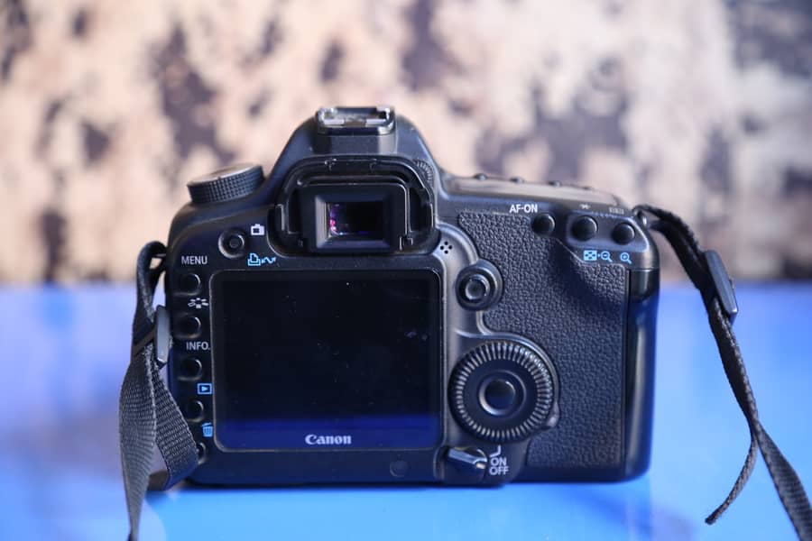 5d mark 2 condition 10.9 only body 1