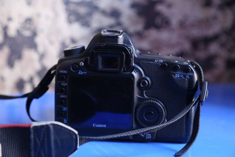 5d mark 2 condition 10.9 only body 3