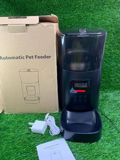 automatic pet feeder with voice recorder