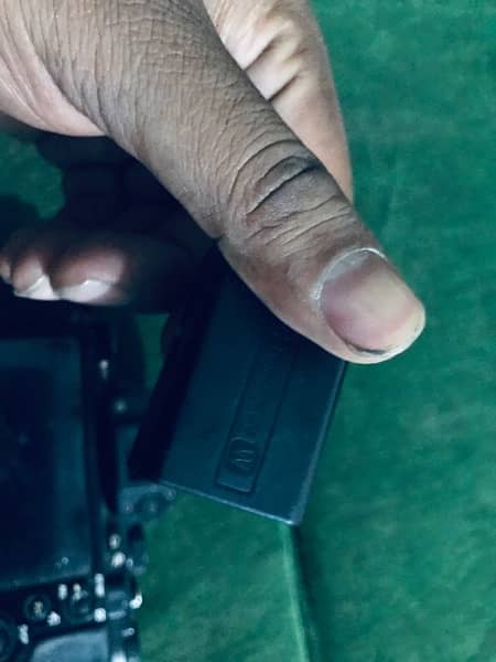 Sony A7 full-frame batter than canon Nikon 4