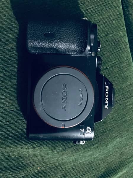 Sony A7 full-frame body good condition 8