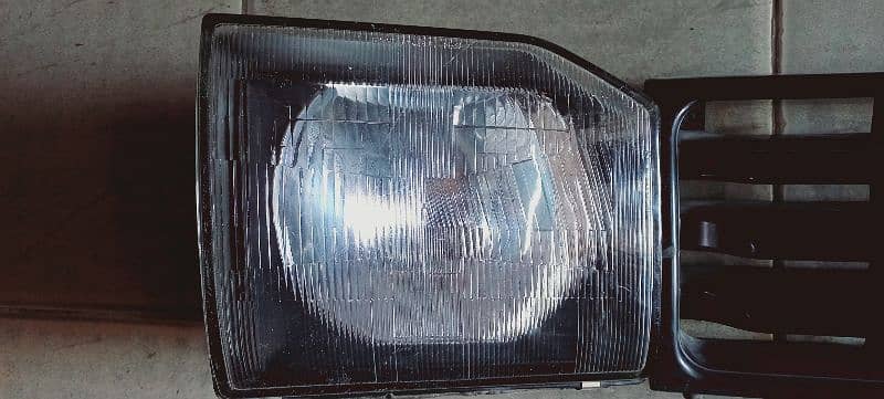 Mitsubishi Pajeero Head lights and front grill 1