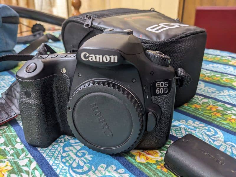 canon 60D with 18-135mm zoom lense 0