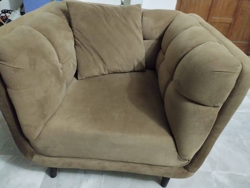 chester field 7 seater sofa set for sale with excellent condition 2