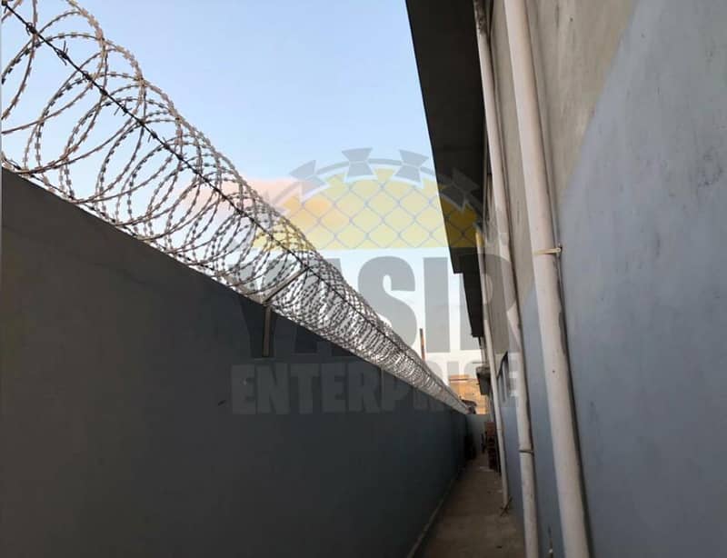 Razor Wire / Barbed Mesh / Chain Link / Electric Fence / Cedar Fence 1