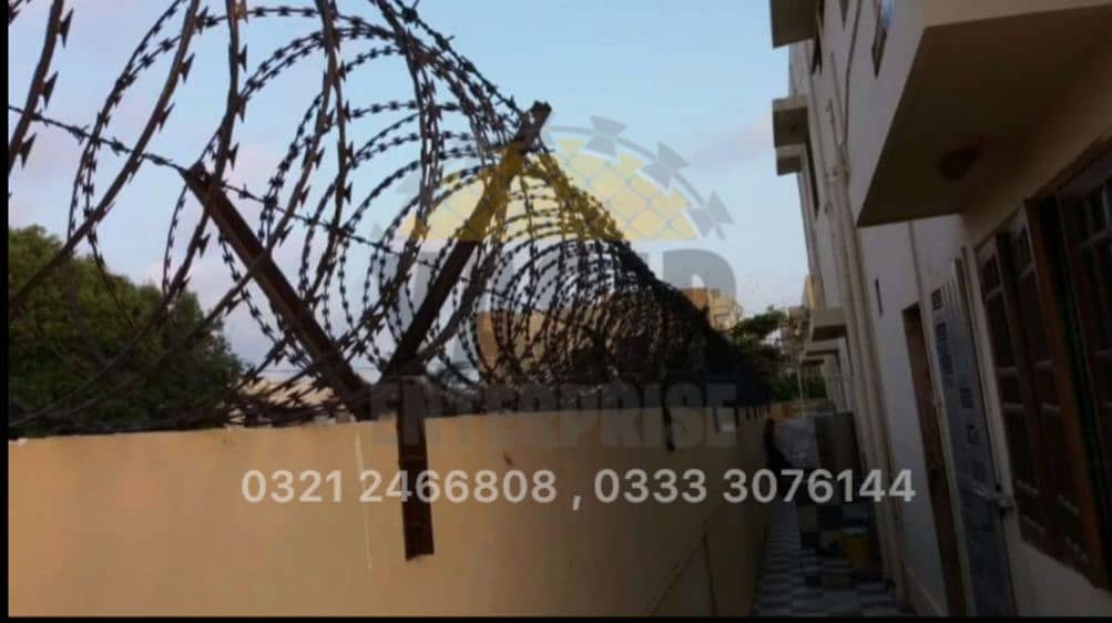 Razor Wire / Barbed Mesh / Chain Link / Electric Fence / Cedar Fence 6