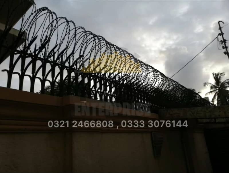 Razor Wire / Barbed Mesh / Chain Link / Electric Fence / Cedar Fence 8