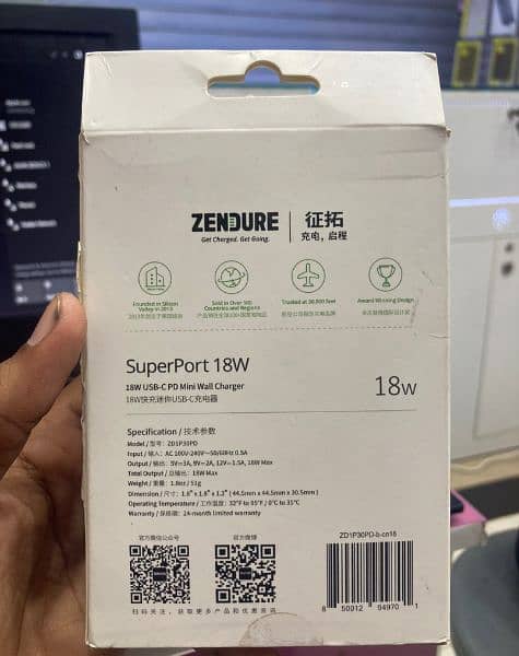 Zendure 18+w charger brandid  white color mein hai 4