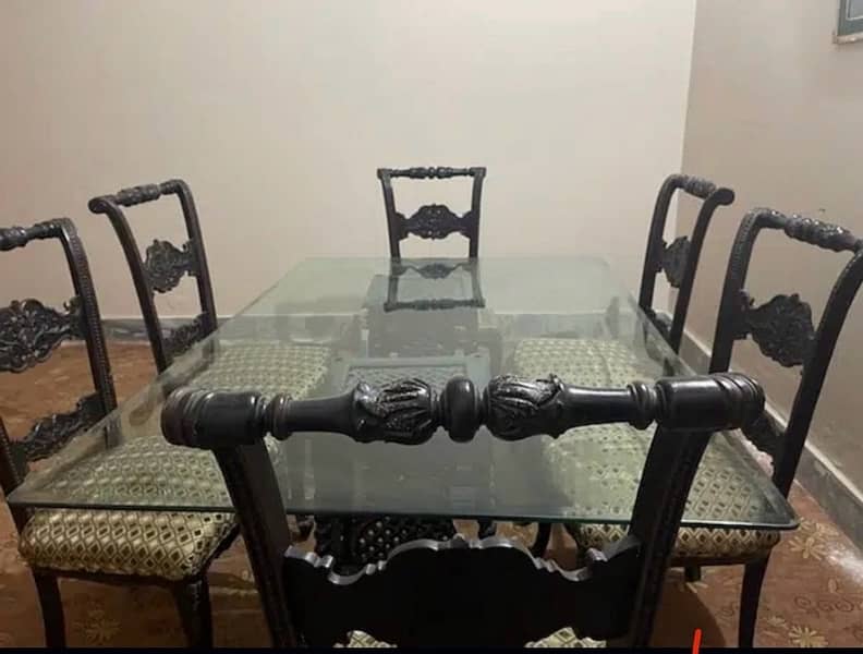 dining table with 6 chairs, 10/10 condition 0