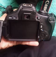 canon 600d . . . 1 charger. . 2 betres. .  1 bag. . . 1 lence. 80mm