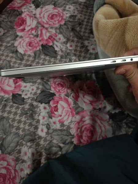 MACBOOK PRO LATE 2020 CTO MODLE TOUCHBAR I7 Q-C 2.3 32GB RAM 512GB SSD 13