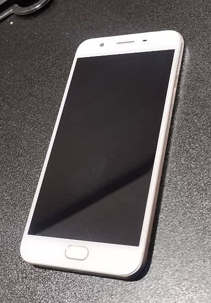 OPPO F1S 4 / 64 Gb 1