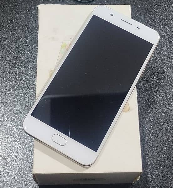 OPPO F1S 4 / 64 Gb 2