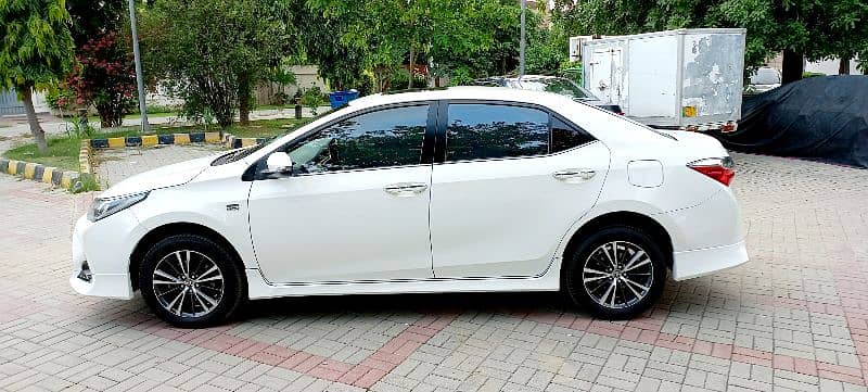 Toyota Corolla Altis Grande 2018 10