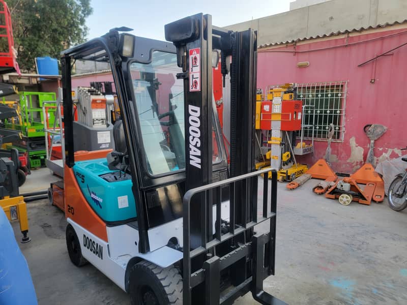 Doosan 2 Ton Diesel Forklift Lifter Forklifter for Sale in Karachi Pak 1